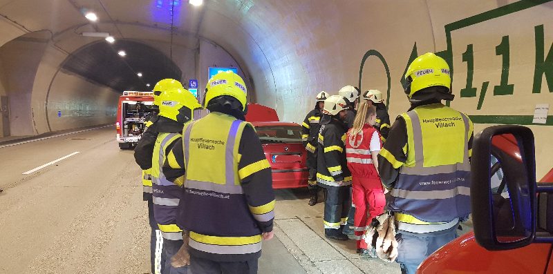Fahrzeugbrand im Oswaldibergtunnel (Bild 2)